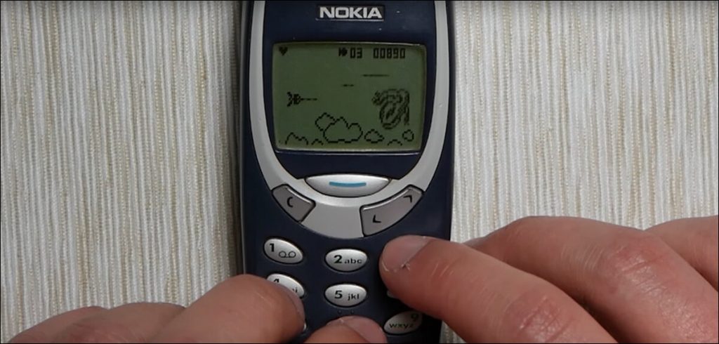 Nokia 3310 snake hi-res stock photography and images - Alamy